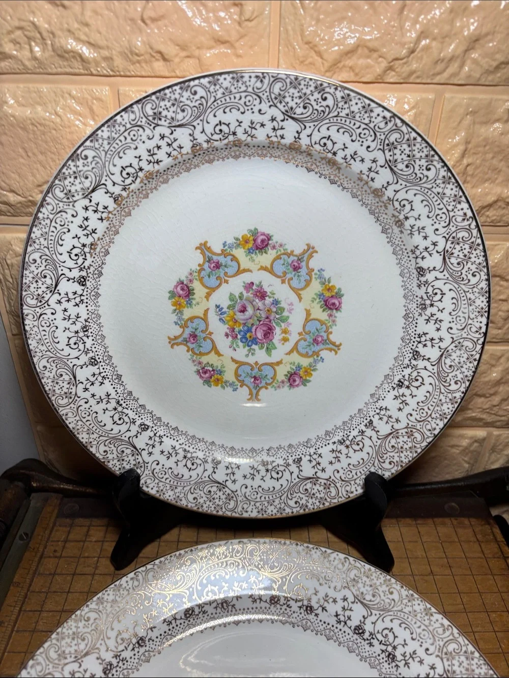 Pair Parisian Center Dinner Plates 10 1/8”D Made USA 22K Gold Pattern Rim Floral